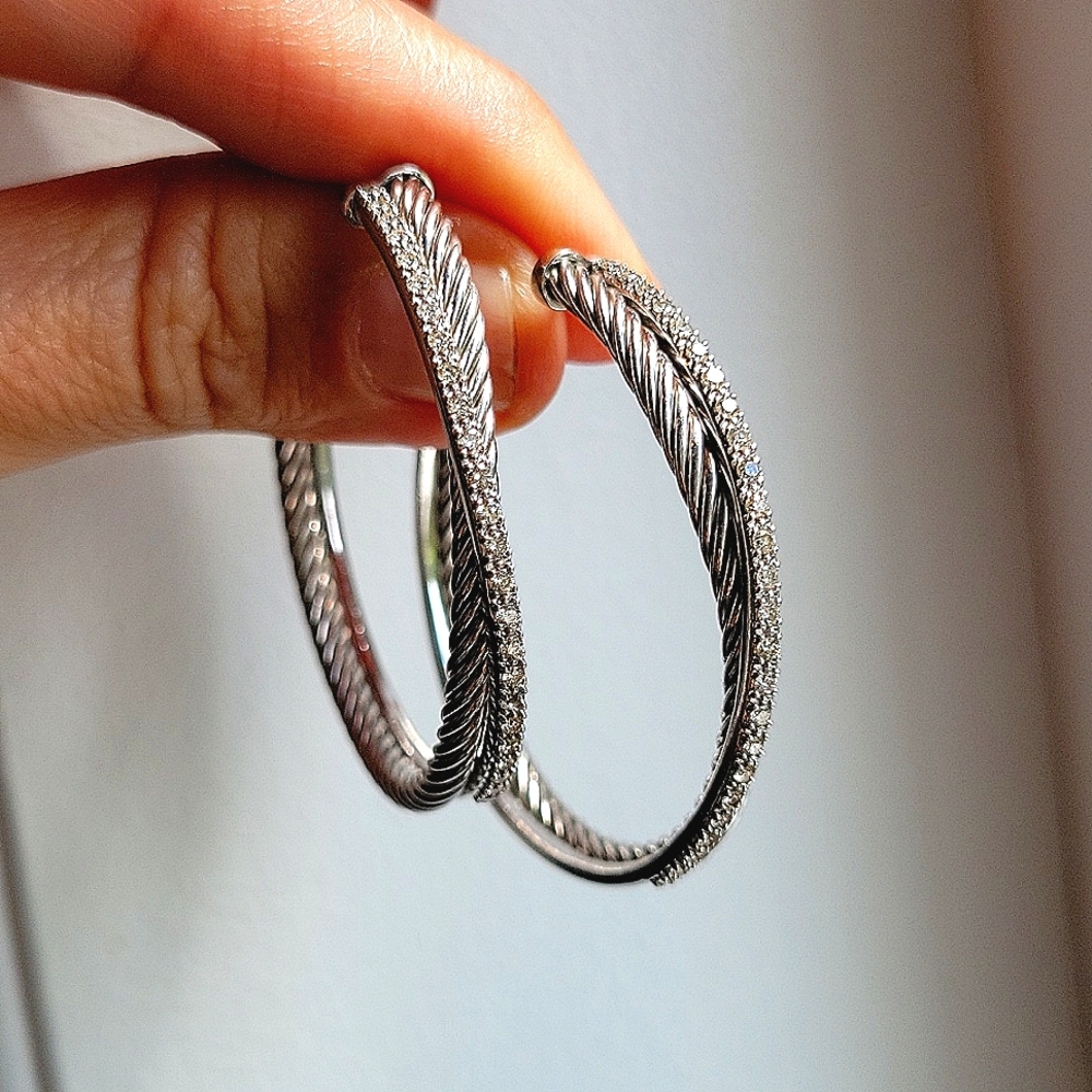 DAVID YURMAN diamond pavè cross over hoop (medium) in 14k white gold & sterling